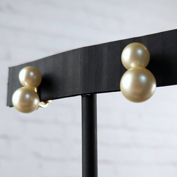 Vintage Trifari Double Pearl Gold-Tone Clip-Ons - Picture 3 of 5